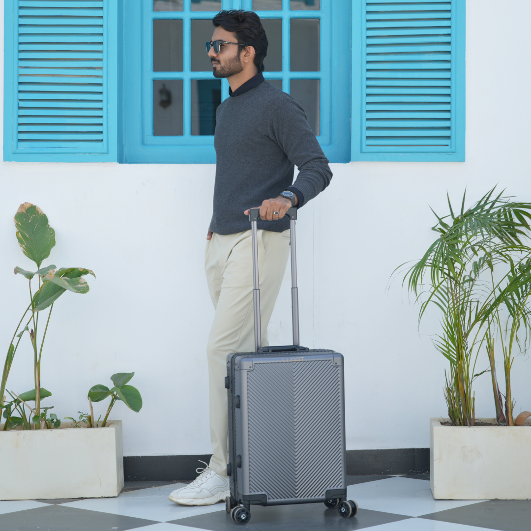 LUGGIT - Sovereign Circle Full Aluminium Trolley -Cabin Luggage-Black
