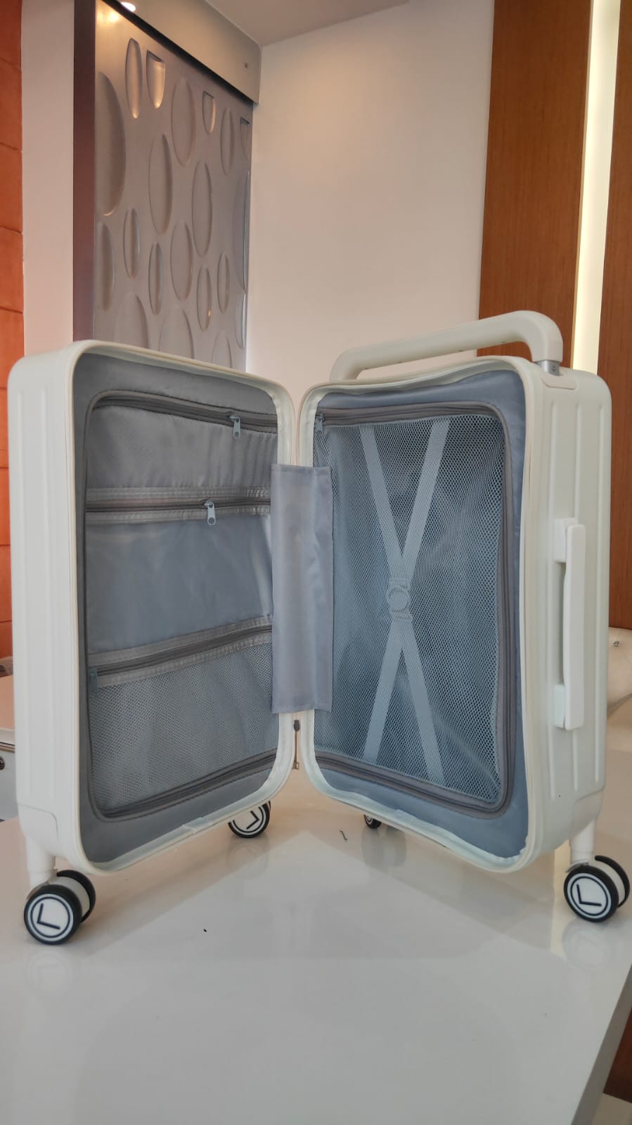 LUGGIT SFO -Cabin Trolley Bag , Front Opening