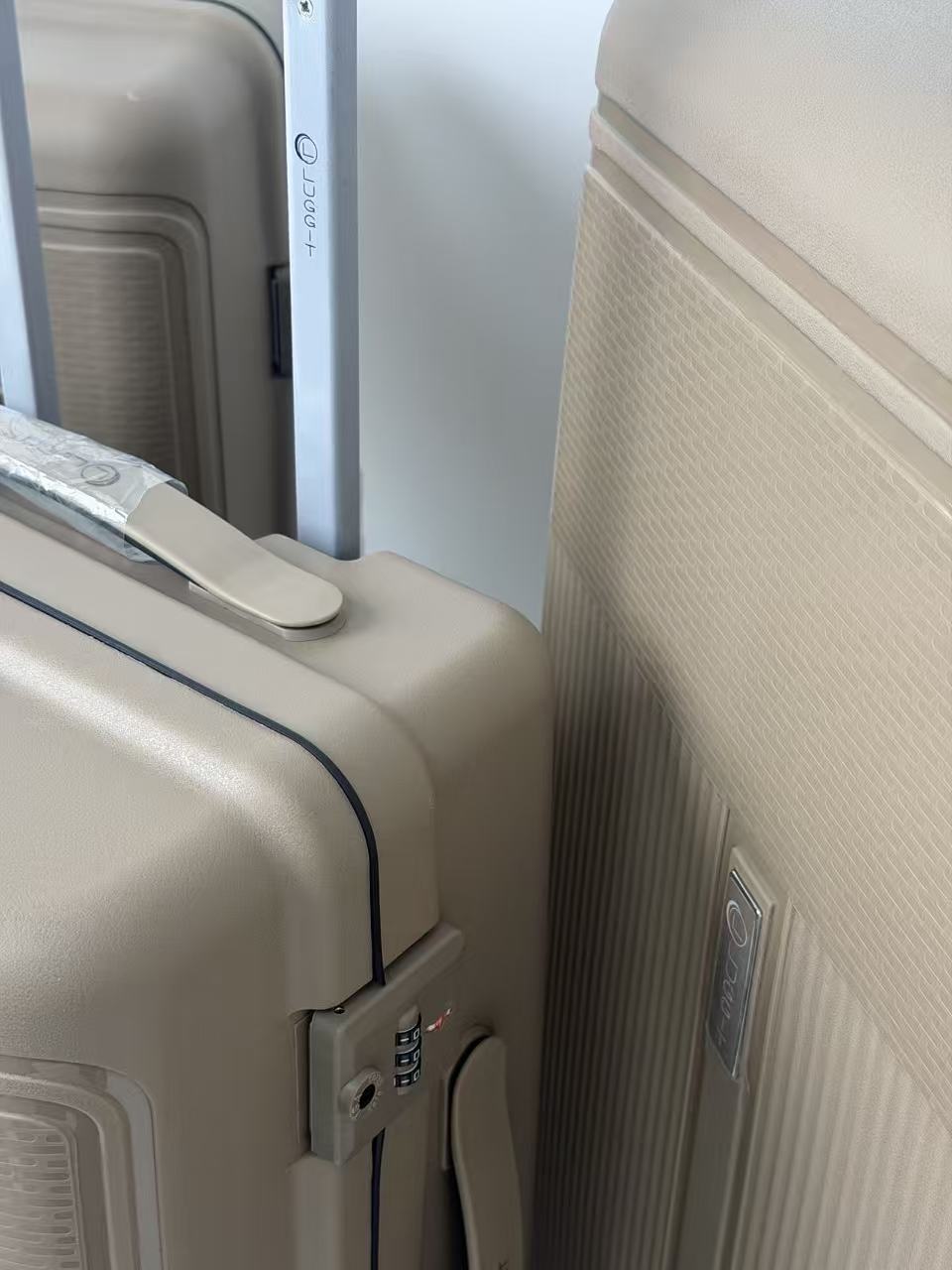 LUGGIT Osaka – 3-Piece Premium Trolley Luggage Set | Zipperless Design | TSA Lock(Coming soon)