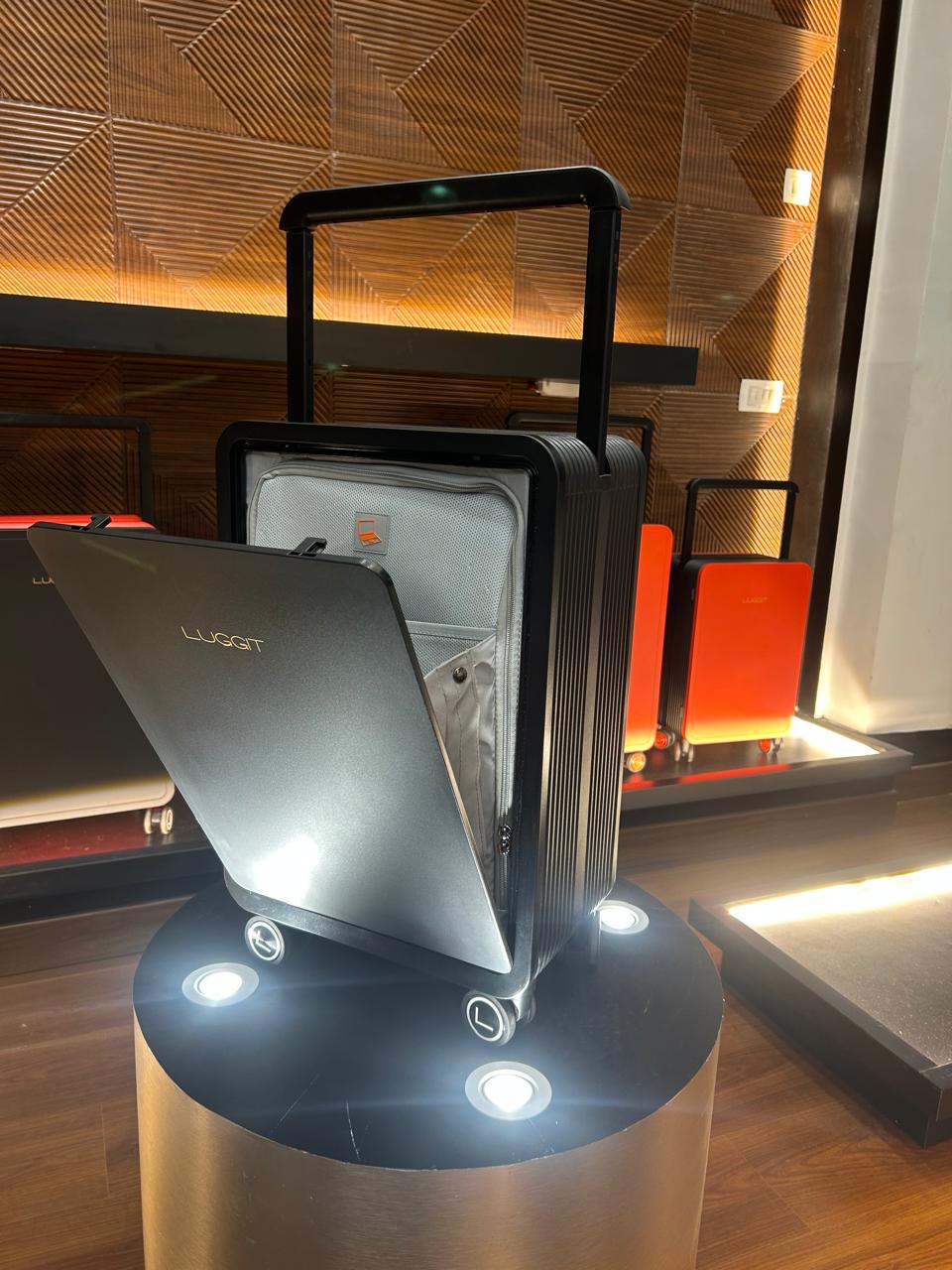 LUGGIT - Premium Executive-Black-20" Cabin Travel bag