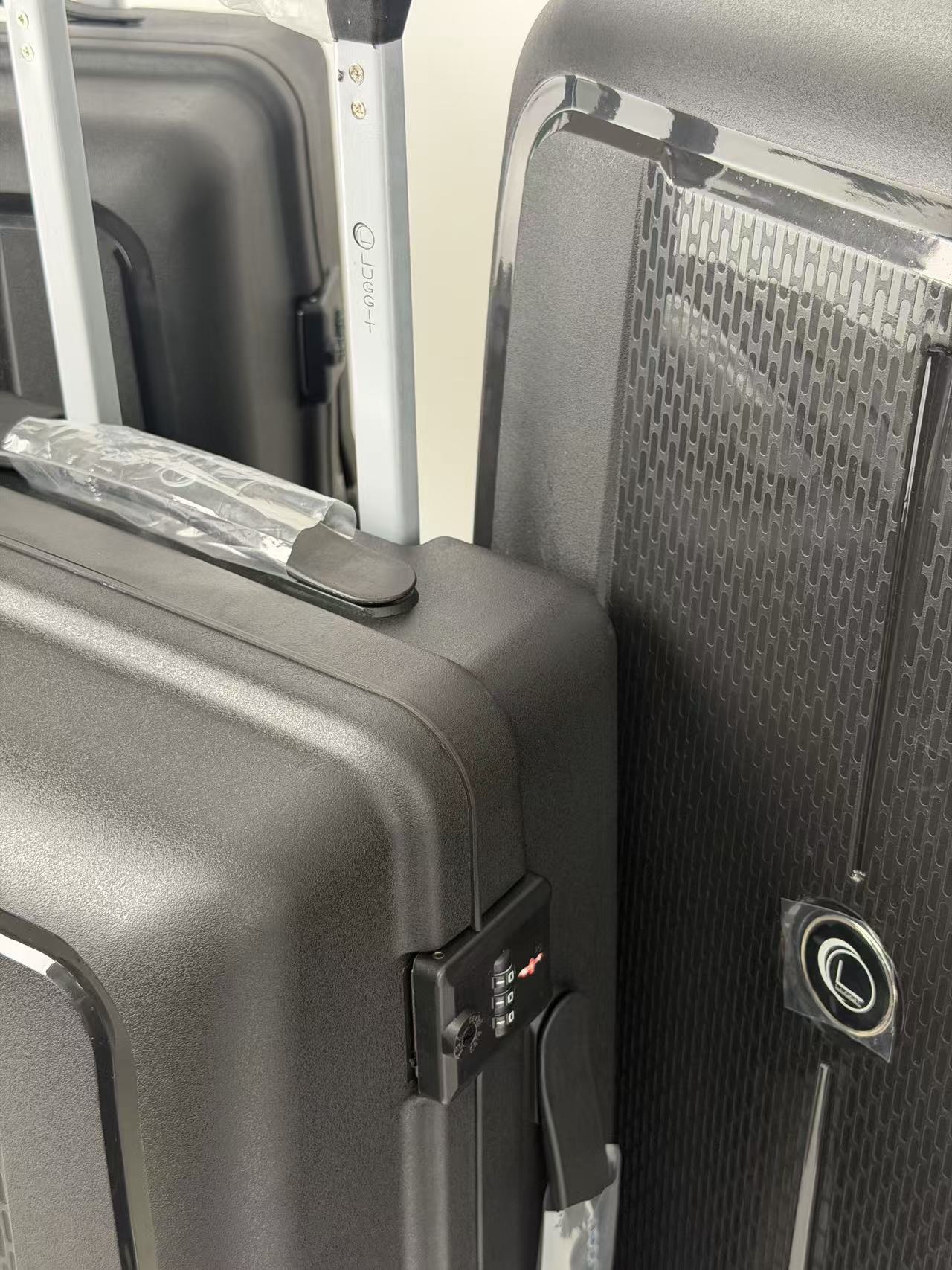 LUGGIT TOKYO – 3-Piece Premium Trolley Luggage Set | Zipperless Design | TSA Lock (Coming soon)