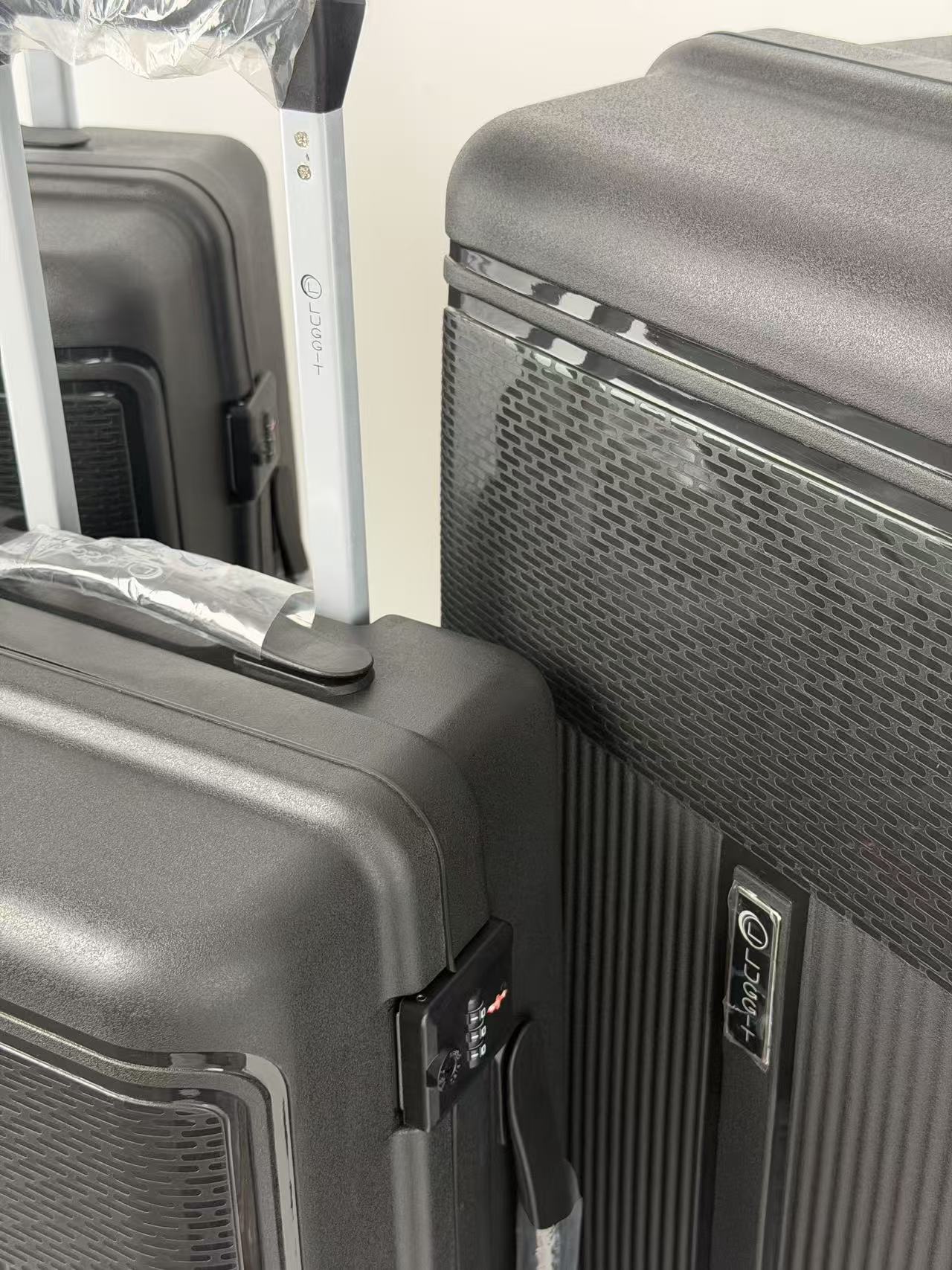 LUGGIT Osaka – 3-Piece Premium Trolley Luggage Set | Zipperless Design | TSA Lock(Coming soon)