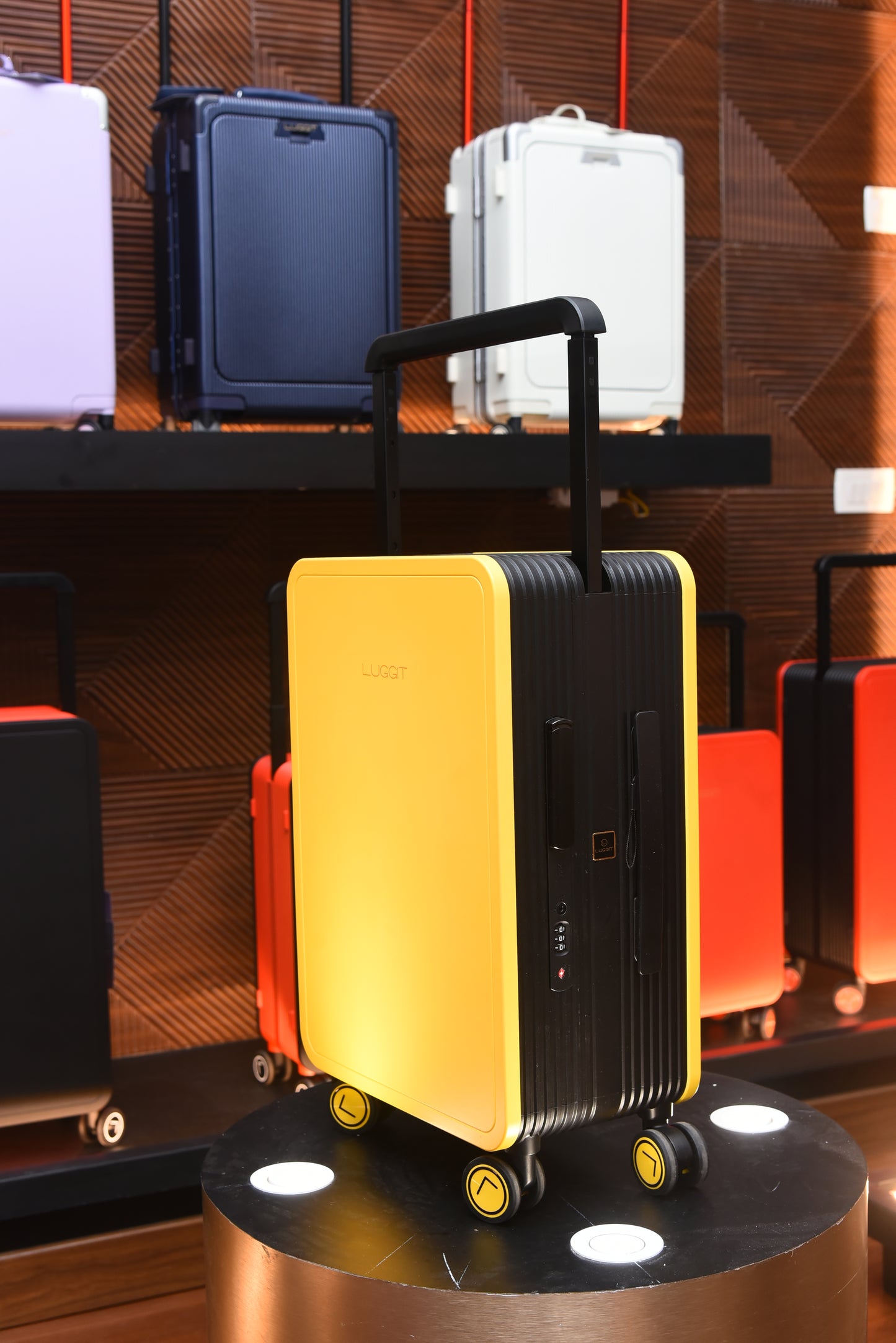 LUGGIT Premium Plus 20" Cabin & 24" Check in Luggage set of 2 Pc Dual Tone Yellow/Black