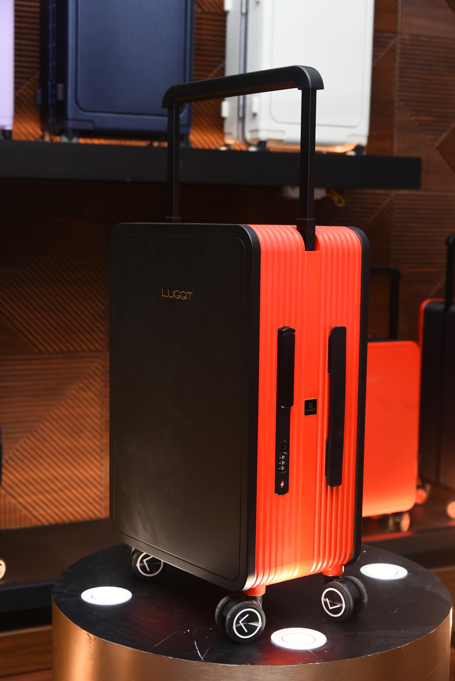 LUGGIT Premium Plus 20" Cabin 24" Check in Trolley bag  Dual Tone Black/Red