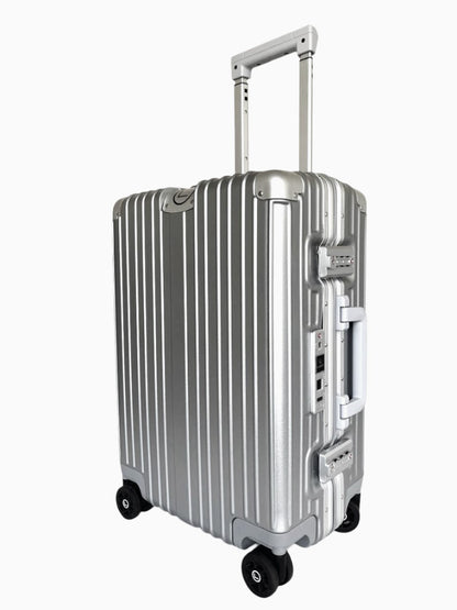 LUGGIT Smart "Pro MAX"    With Triple Protection Silver