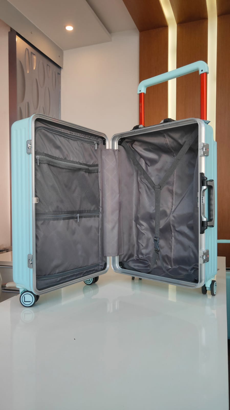 LUGGIT -LHR  Trolley bag  , 20" Cabin Trolley bag