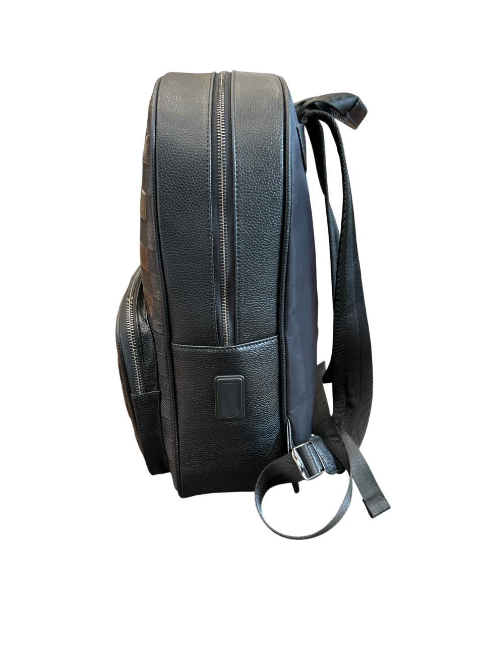LUGGIT-BioShield-Pro Lifestyle-2411 Biometric Laptop Backpack