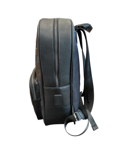 LUGGIT-BioShield-Pro Lifestyle-2411 Biometric Laptop Backpack