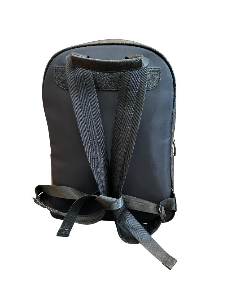 LUGGIT-BioShield-Pro Lifestyle-2411 Biometric Laptop Backpack
