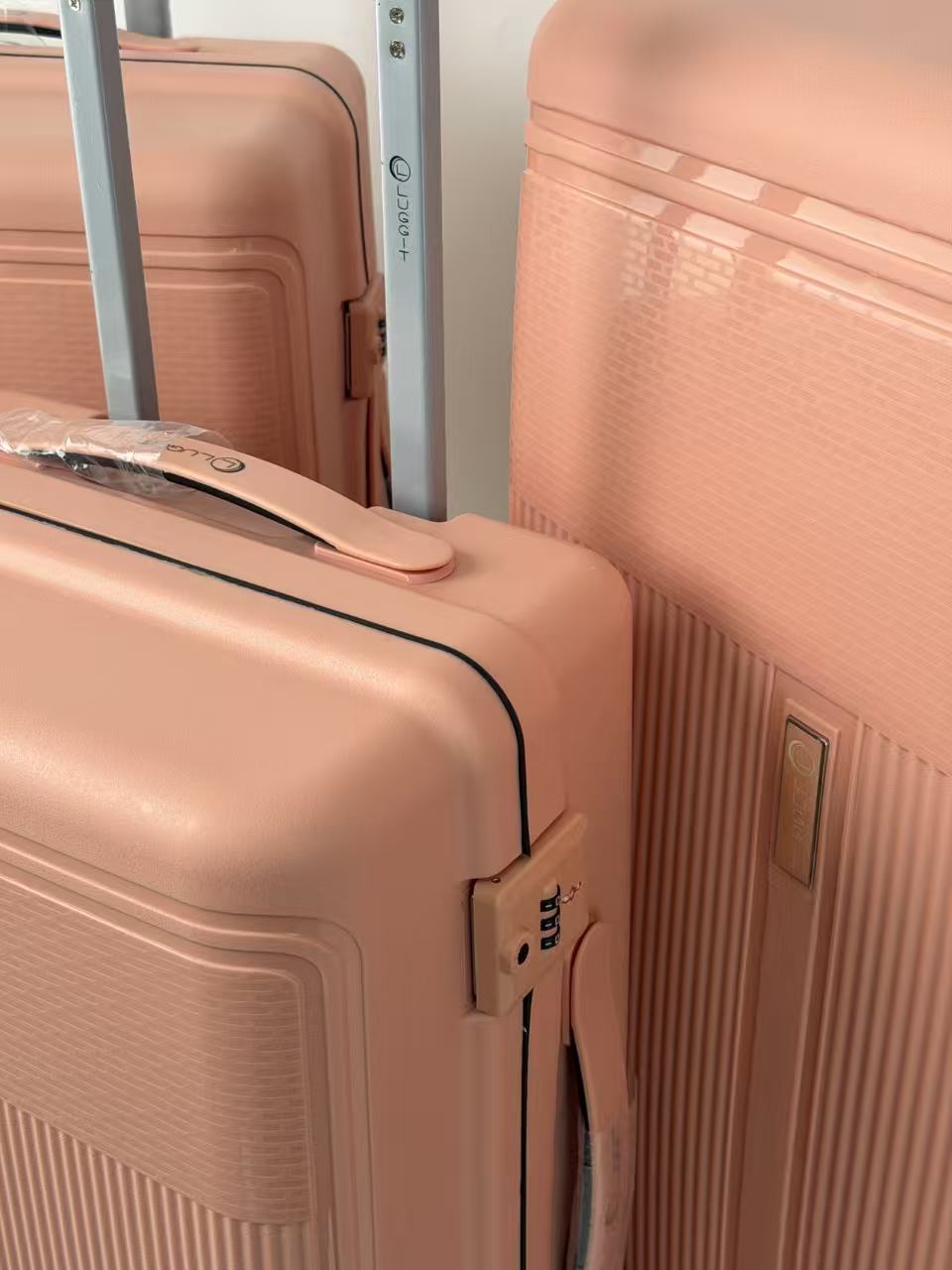 LUGGIT Osaka – 3-Piece Premium Trolley Luggage Set | Zipperless Design | TSA Lock(Coming soon)