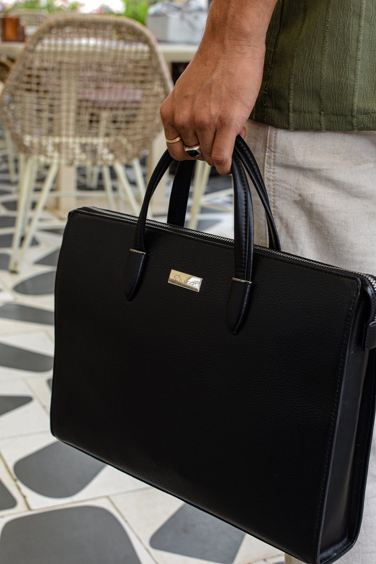 luggit black leather briefcase
