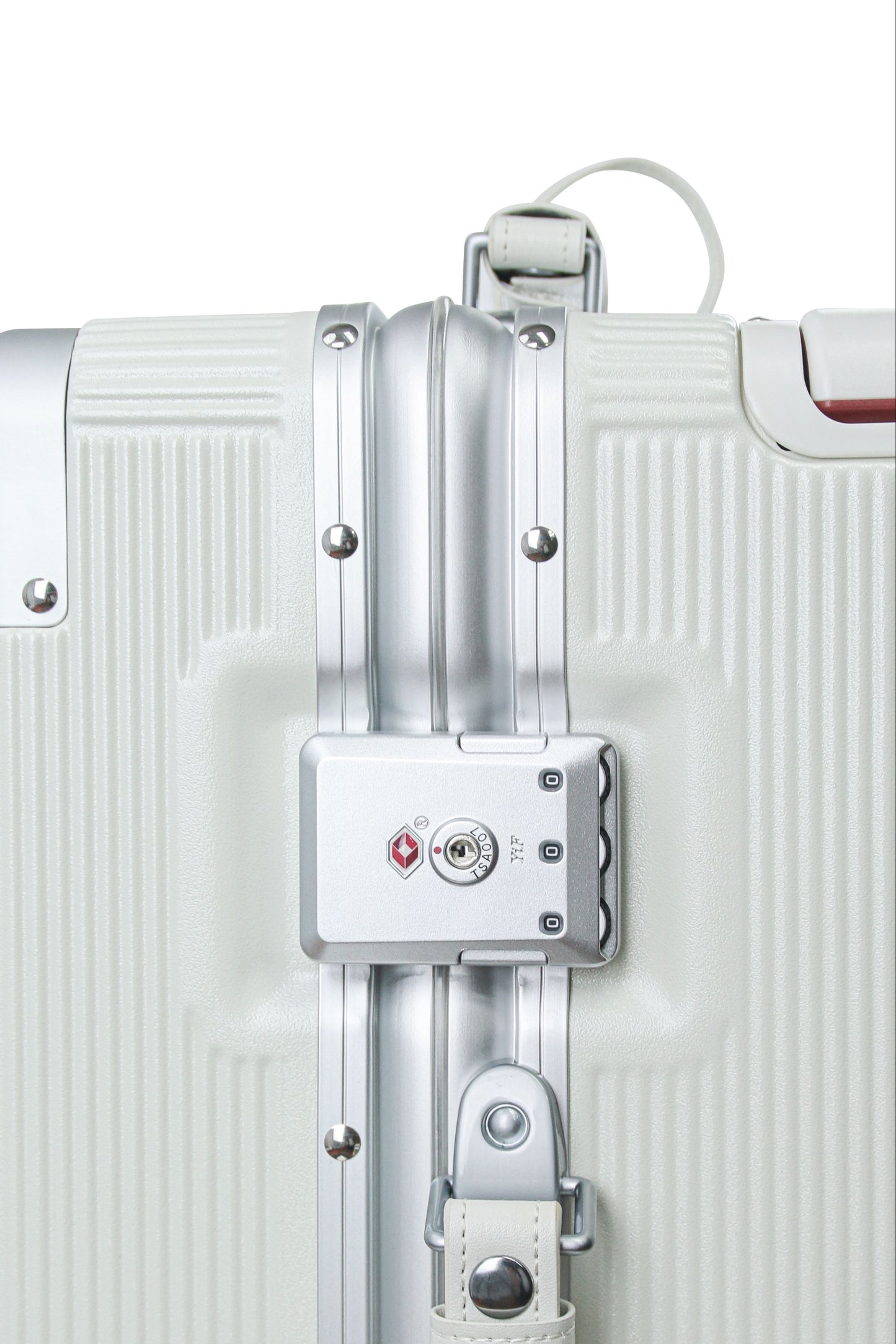 Smart silver aluminum suitcases with sleek design and durable construction, perfect for modern travelers.