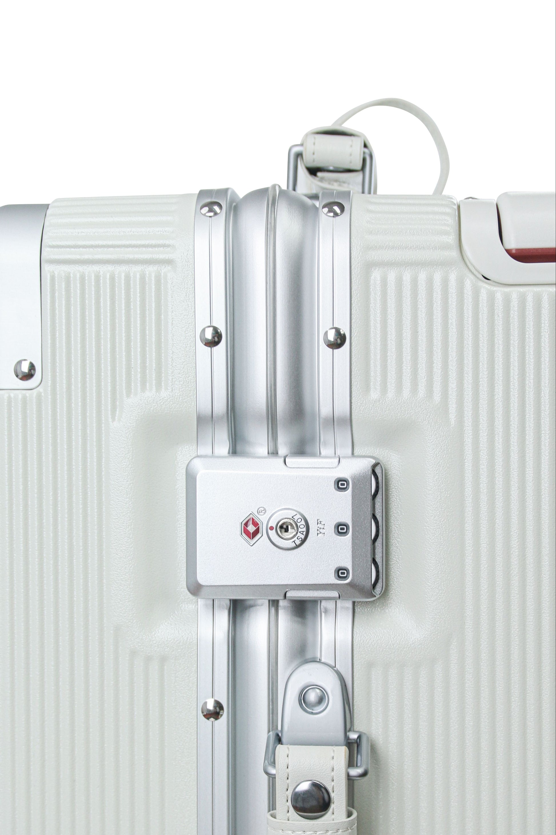 Smart silver aluminum suitcases with sleek design and durable construction, perfect for modern travelers.